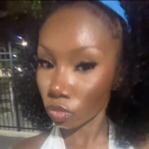 Meet your Posher, Alexis